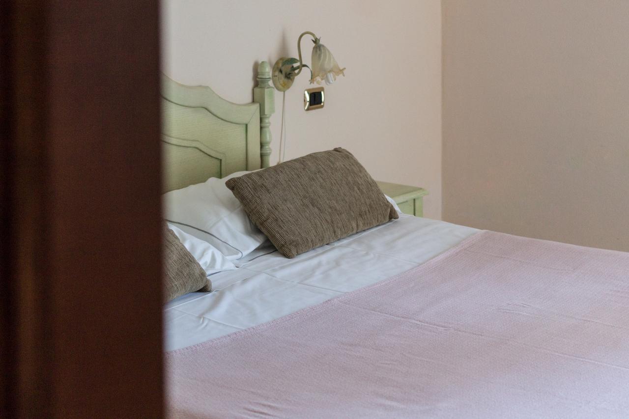 Hotel Villa Del Mare Sìnnai 部屋 写真